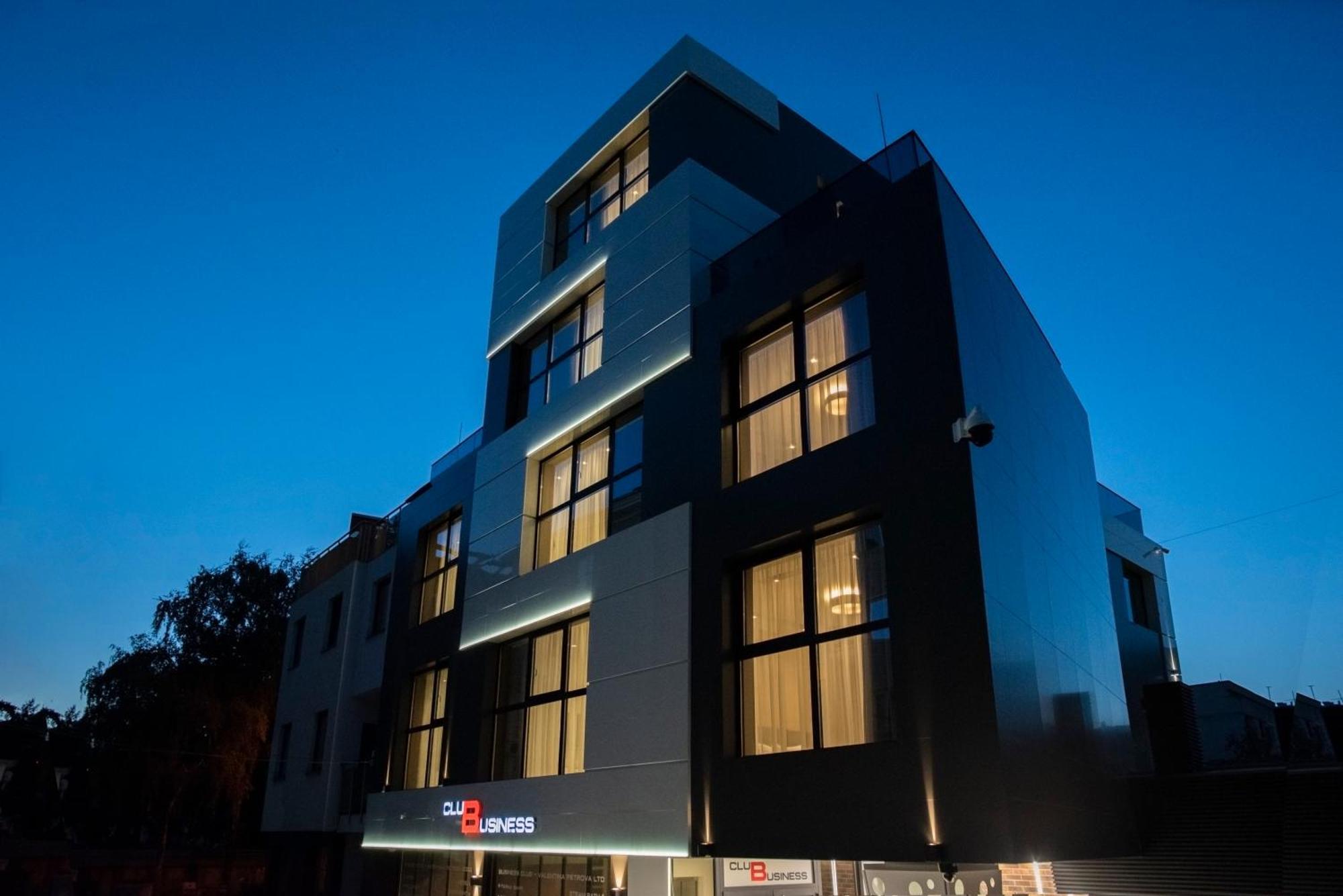 Family Hotel Business Club Sjumen Eksteriør bilde