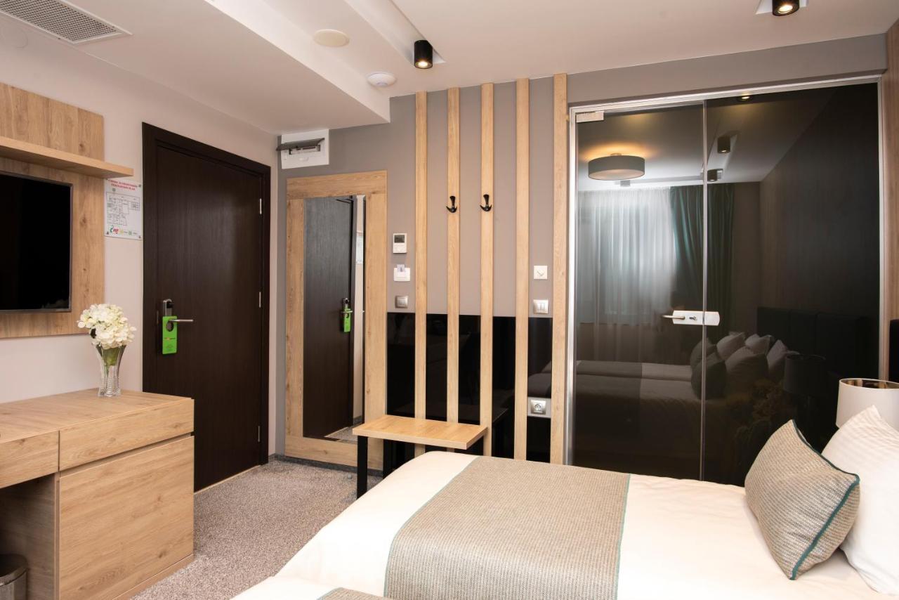 Family Hotel Business Club Sjumen Eksteriør bilde