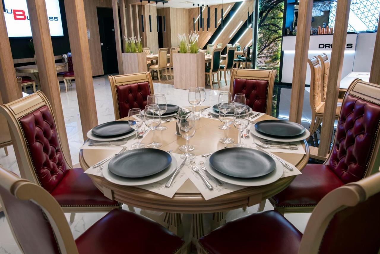 Family Hotel Business Club Sjumen Eksteriør bilde