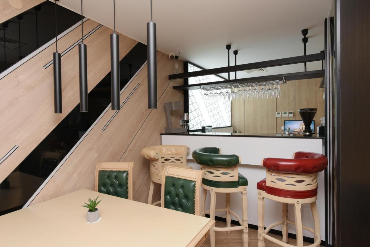 Family Hotel Business Club Sjumen Eksteriør bilde
