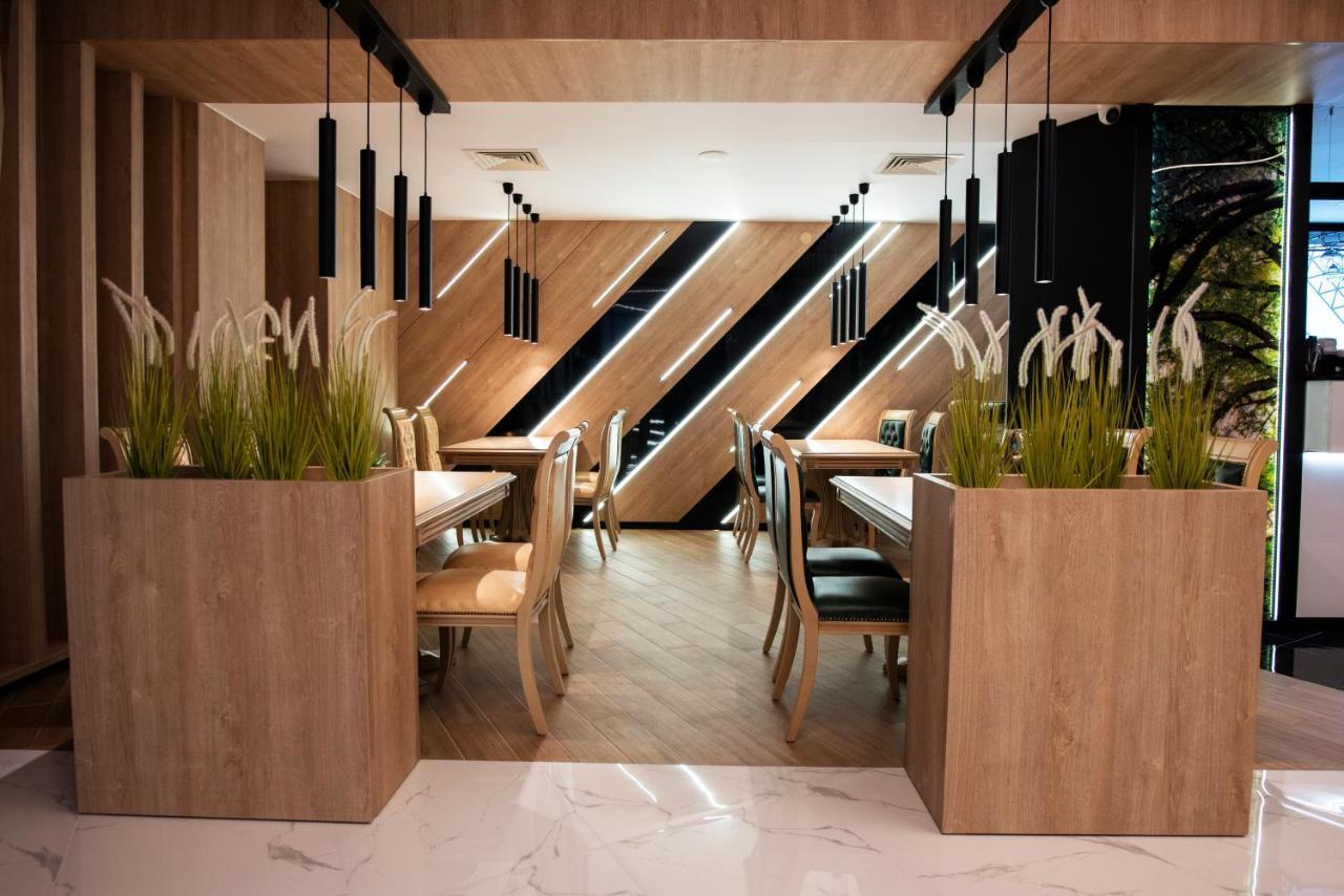 Family Hotel Business Club Sjumen Eksteriør bilde