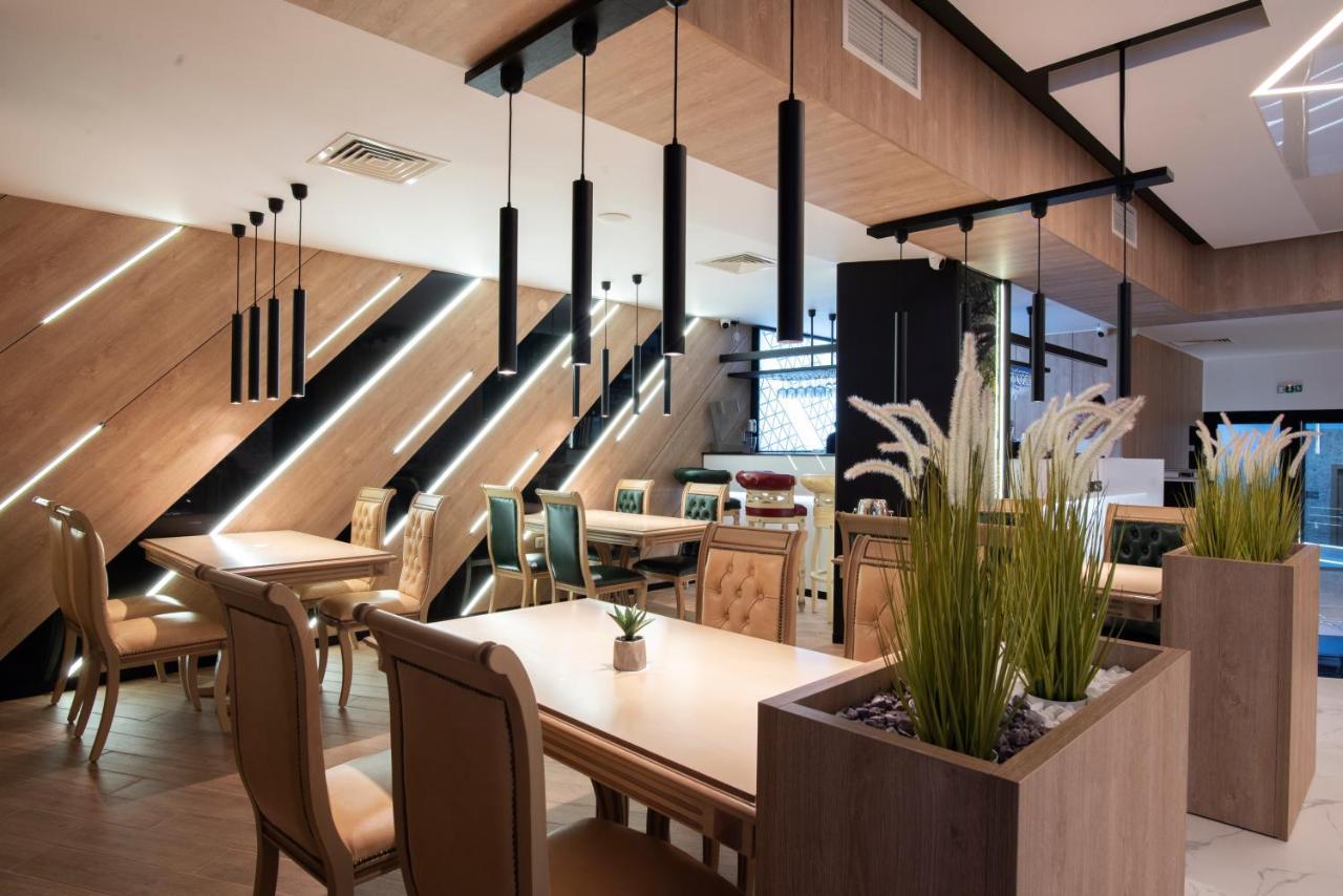 Family Hotel Business Club Sjumen Eksteriør bilde
